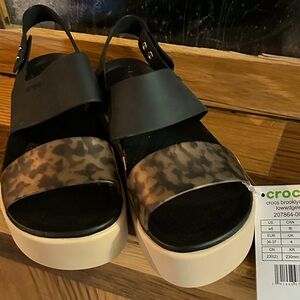Crocs Brooklyn Platform Sandals